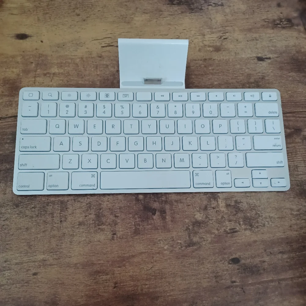 Apple Keyboard dock